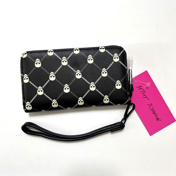 Betsey Johnson Lattice Skulls Wallet Wristlet PU Black Zip Around NWT Heart - Picture 4 of 6